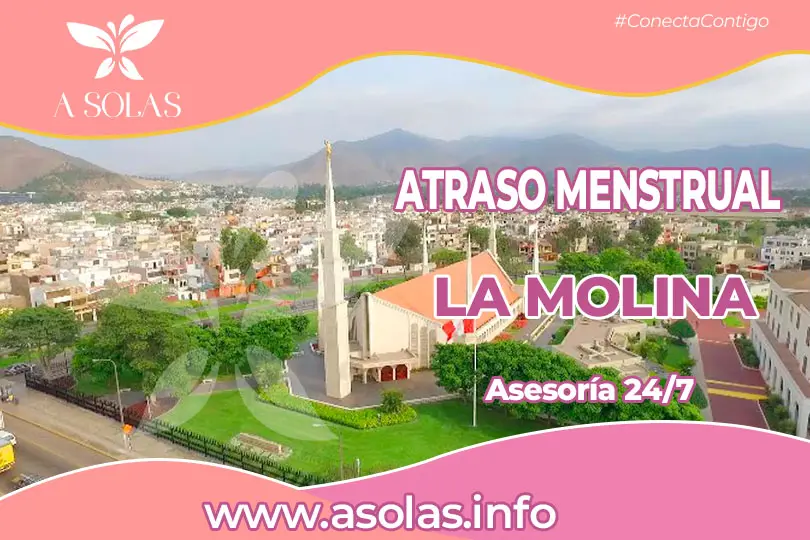 Se observa una portada de sobre el tema Atraso menstrual en La Molina con su titulo y con un lugar del distrito de La Molina de fondo.